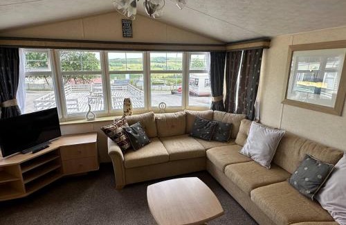 Lecemy Autre | Cozy Donegal Caravan