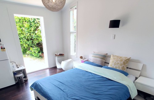 Forrest Hill Maison | Chambre double confortable avec salle de bain et entrée