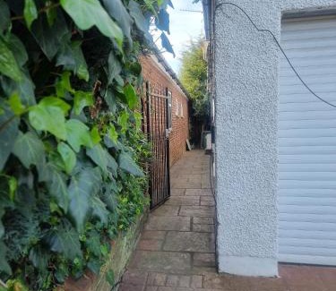 Waltham Cross Appartement | COZY DOUBLE Bedroom STUDIO With WIFI & PARKING Waltham Cross