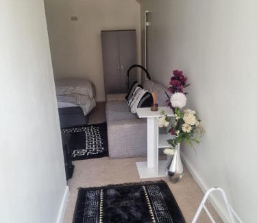 Waltham Cross Appartement | COZY DOUBLE Bedroom STUDIO With WIFI & PARKING Waltham Cross