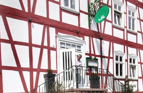 Habichtswald Appartement | Cozy double room, 15sqm with private bathroom