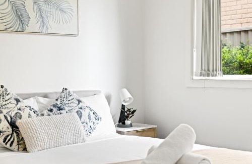 Panania Maison | Cozy Double Room in Panania - Close to Stations & Stores - Shared Bathroom