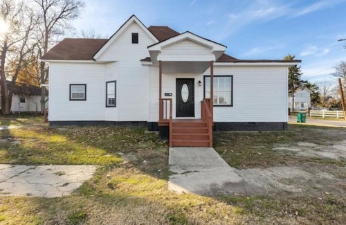 Pine Bluff Maison | Cozy Downtown 3BR 2Bath remodeled modernized home