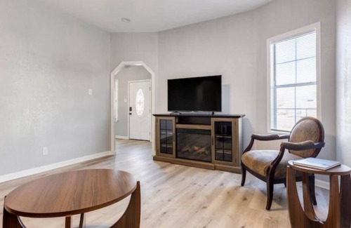 Pine Bluff Maison | Cozy Downtown 3BR 2Bath remodeled modernized home