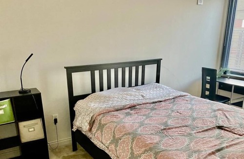 Downtown Appartement | Cozy self-contained room, work station,gym&rooftop pool in downtown silverspring