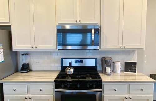 Mahncke Park Maison | Cozy Downtown: Two Suites, Alamo, Riverwalk, Zoo!