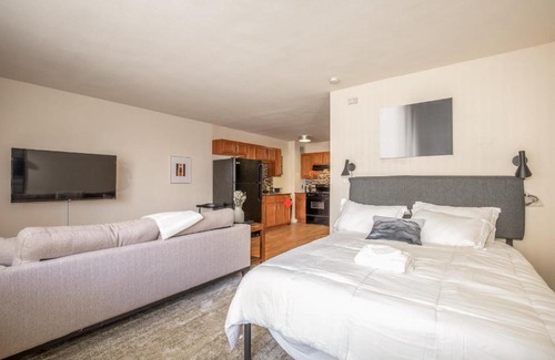 Downtown West Appartement | Cozy DT Studio with Full Kitchen by Zencity