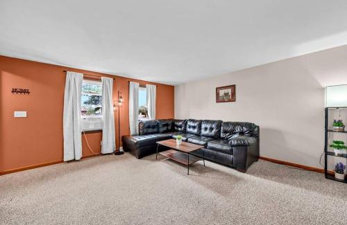 Cheektowaga Appartement | Cozy Duplex Near BUF International Airport