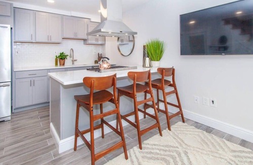 Highland Park Maison | Cozy Duplex | Near T