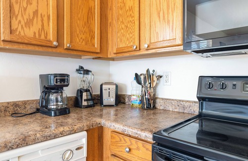 Harrison East South Maison | Cozy East side home in a quiet neighborhood