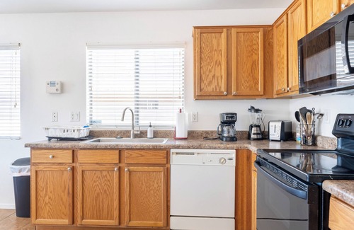 Harrison East South Maison | Cozy East side home in a quiet neighborhood