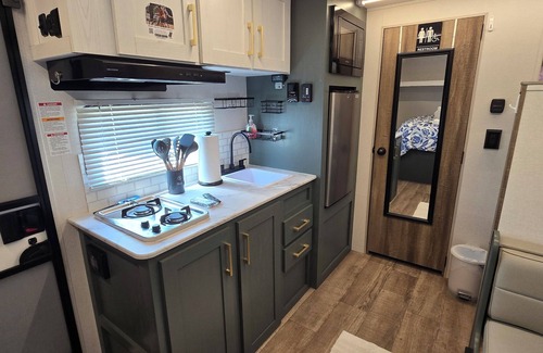 Copperas Cove Maison | Cozy Eddie Bauer Retreat at Joy RV Resort in Copperas Cove
