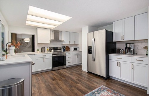 Millard Maison | Cozy & Elegant Gem, Fenced Yard, BBQ & Games!