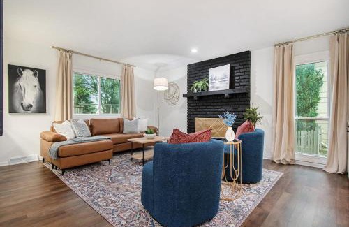 Millard Maison | Cozy & Elegant Gem Fenced Yard BBQ & Games