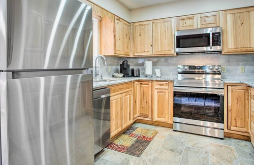 Enid Copropriété | Cozy Enid Condo ~ 2 Mi to Historic Downtown!