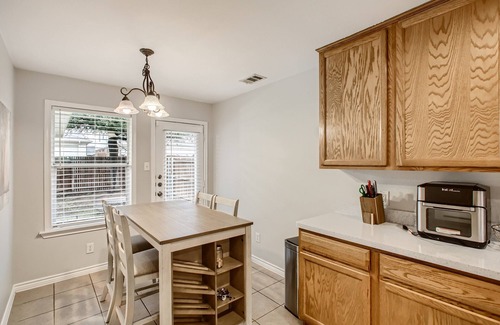 Denton County Appartement | Cozy Entire 1st & 2nd Floor Apartment w/ Amenities