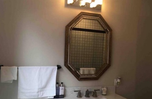 Bloomfield Appartement | Cozy Entire Apt 1 Friendship Park Free parking