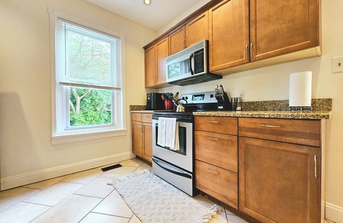 Butztown Maison | Charming 2BR Retreat Near Trails & Parks, Family-Friendly, 7 Min to LV airport