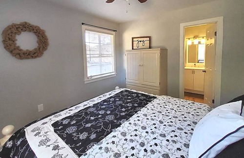 Payson Cottage | Cozy extended stay cottage near center of town