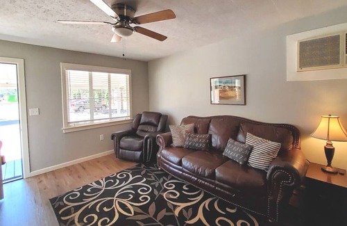 Payson Cottage | Cozy extended stay cottage near center of town