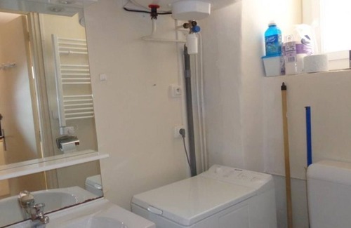 Amelie-les-Bains-Palalda Appartement | Appartement F2 cosy, 4 couchages, centre-ville, proche cures, balcon, animaux acceptés