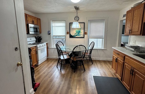 Malden Appartement | Cozy family Apt near casino, Boston City and airport with hassle free parking!