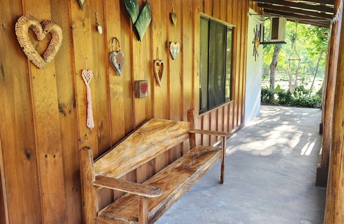 Valle Azul Maison | Cozy Family Cabin River/ Nature Sound. Pet Friendly! Bungalows Tulipanes CR