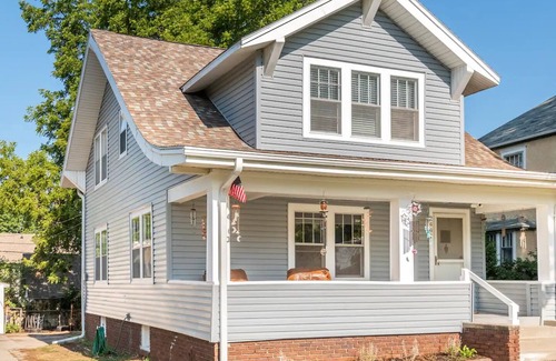 Benson Maison | Cozy family-friendly Bungalow 4 Bedrms 2 bths Historic Beauty - 3 Mi to Stadium