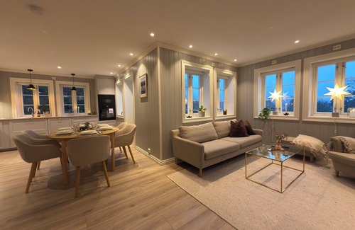 Sagvag Maison | Cozy, family-friendly house - 15 minutes' drive from Leirvik – hot tub