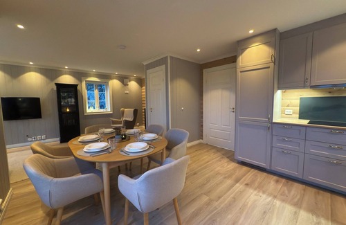 Sagvag Maison | Cozy, family-friendly house - 15 minutes' drive from Leirvik – hot tub