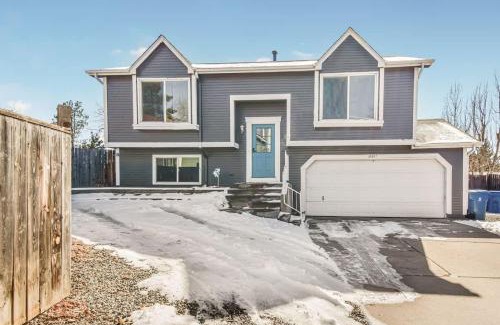 Aurora Maison | Cozy Family Home with Large Yard near Quincy reservoir