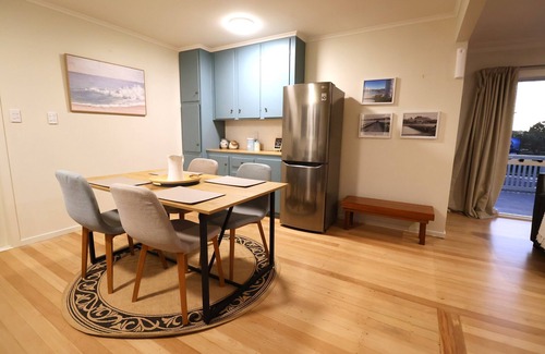 Mangere Bridge Maison | Cozy Family Home, 10mins from the Airport, Pet Friendly!