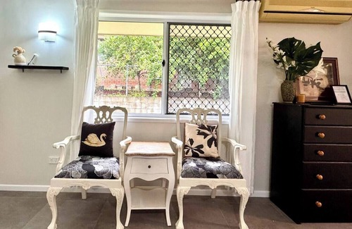 Loganholme Maison | Cozy Family Home at Loganholme