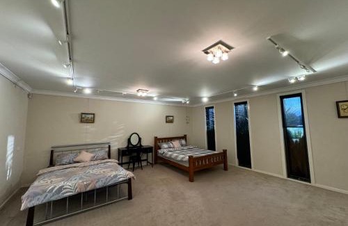 Grovedale Maison | Cozy family home near suft coast 6 beds