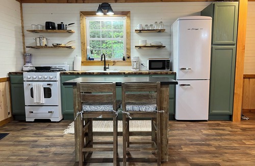 Rosman Cabine | Cozy Farm Cabin🍁 FirePit Waterfall Near Blue Ridge Parkway🍁Brevard🍁Pisgah🍁Gorges