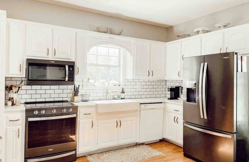 Wheeler Autre | Cozy farm house w/20 acres to roam