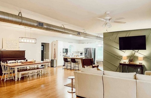 Wheeler Autre | Cozy farm house w/20 acres to roam