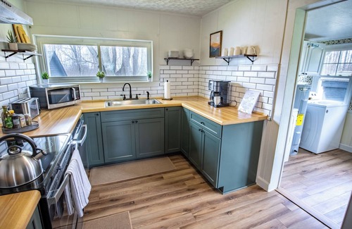 Hico Cottage | Farmhouse Charm by New River Gorge!