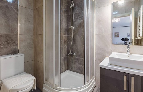 Aydınlı Mahallesi Appartement | Cozy Flat near Public Transportation in Tuzla