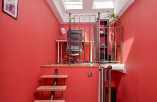 Maida Vale Appartement | Cozy Flat With Skylights in Great Neighbourhood