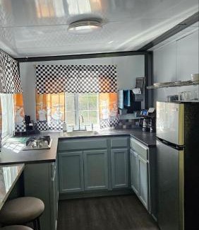 True Maison | Cozy Foldable Container Pipestem Getaway For 2
