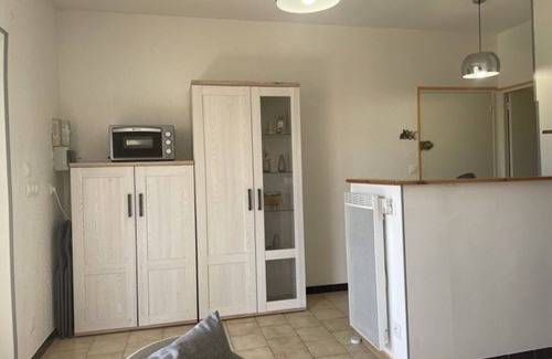 Fleury Appartement | Charmant T2 climatisé proche plage avec balcon - 4 couchages, Port de Saint Pierre La Mer
