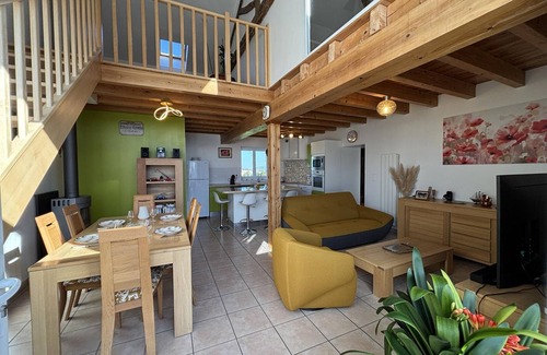 Saint-Bonnet-de-Rochefort Cottage | Gîte chaleureux avec jardin clos en Auvergne