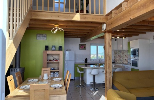 Saint-Bonnet-de-Rochefort Cottage | Gîte chaleureux avec jardin clos en Auvergne