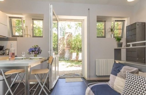 Saint-Sebastien-sur-Loire Cottage | "Studio urbain avec jardin privatif, à 10 min de Nantes, proche transports et vélos inclus"