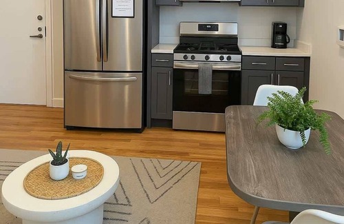Lake View East Appartement | Cozy, Fully Set-Up 1BR Space