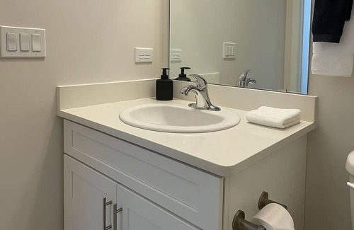 Lake View East Appartement | Cozy, Fully Set-Up 1BR Space