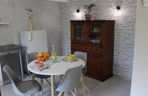 Cherveix-Cubas Cottage | Gîte cosy 4 pers., terrasse, proche activités nature, WiFi, parking à Cherveix-Cubas