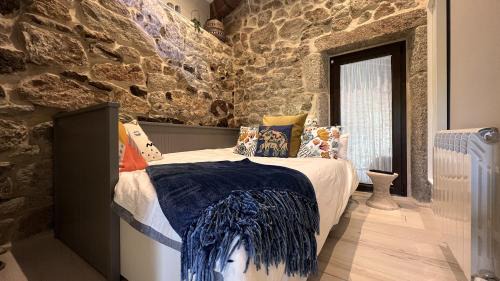 Cerdedo Maison | Cozy Galician Stone Farmhouse with Pool
