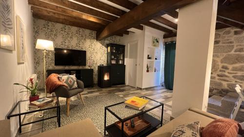 Cerdedo Maison | Cozy Galician Stone Farmhouse with Pool